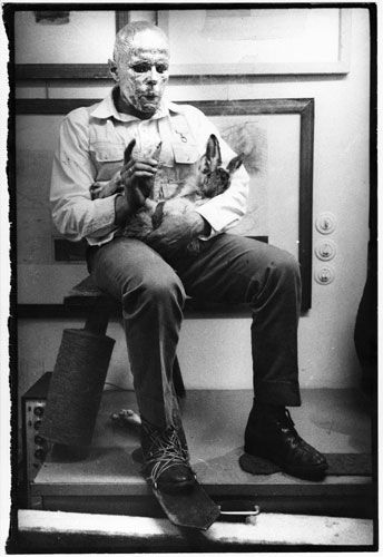 1233617233Beuys (How To Explain Pictures to a Dead Hare 1965) 1233617233Beuys (How To Explain Pictures to a Dead Hare 1965)