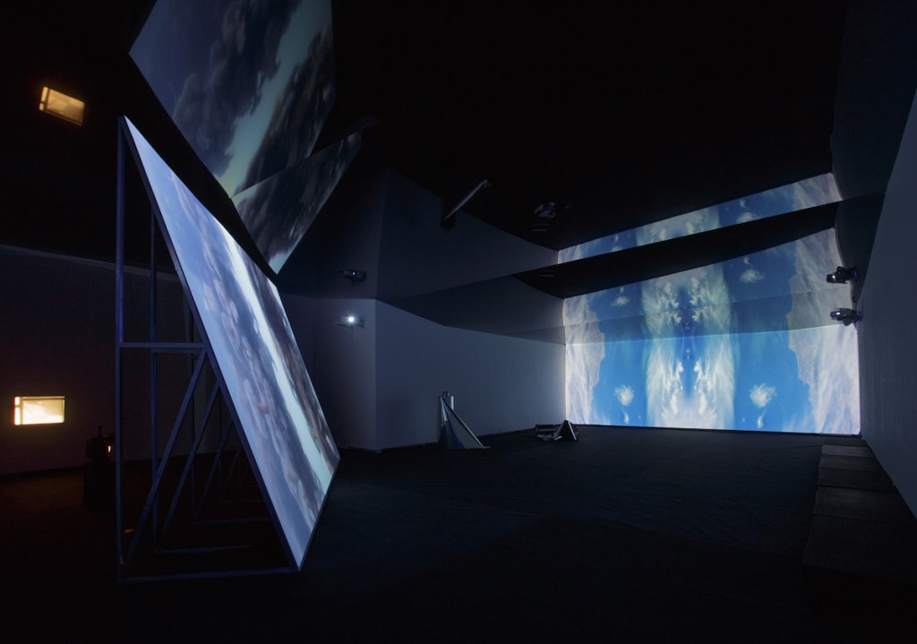 x Emilija Škarnulytė, Qso Lens, 2015